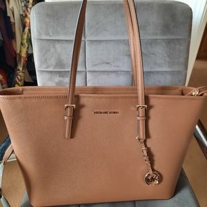 Michael Kors large brown purse-fits 15 inch laptop